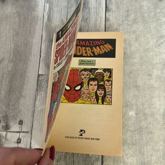 The amazing Spider-Man #1 1980 newspaper strip full color pocket book EUC - Picture 3 of 7